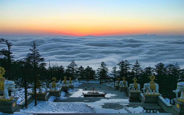 峨眉山旅游日落景色