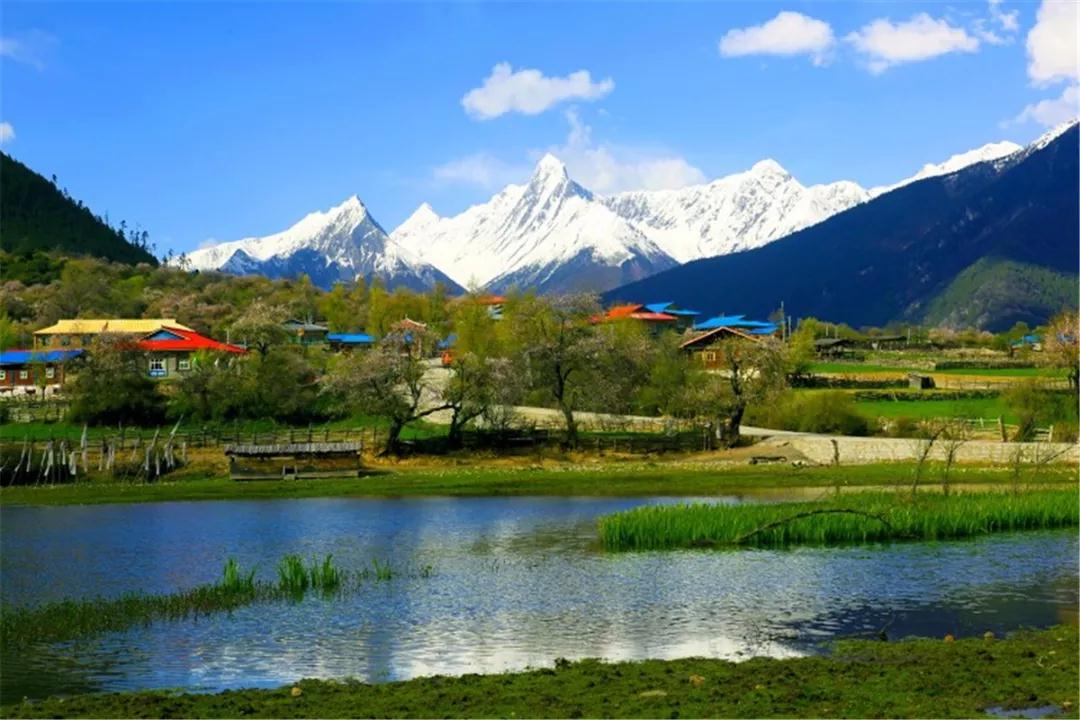川藏線旅游包車人均多少錢
