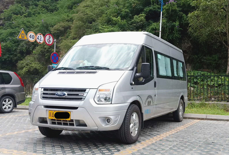 成都租中巴車哪家租價(jià)格便宜車況好