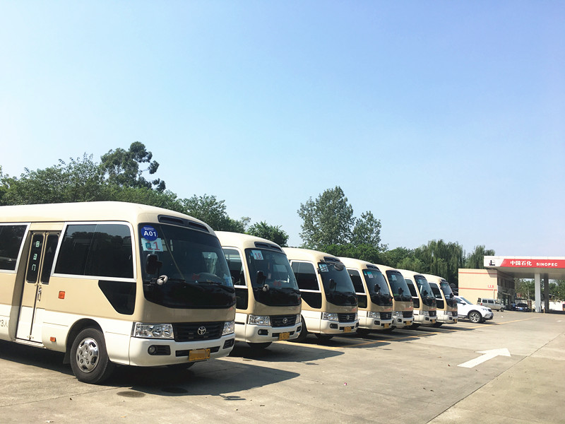 成都租中巴車多少錢
