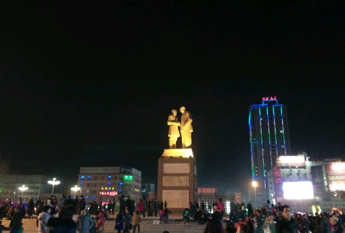 中秋成都租車自駕旅游去團(tuán)結(jié)夜市