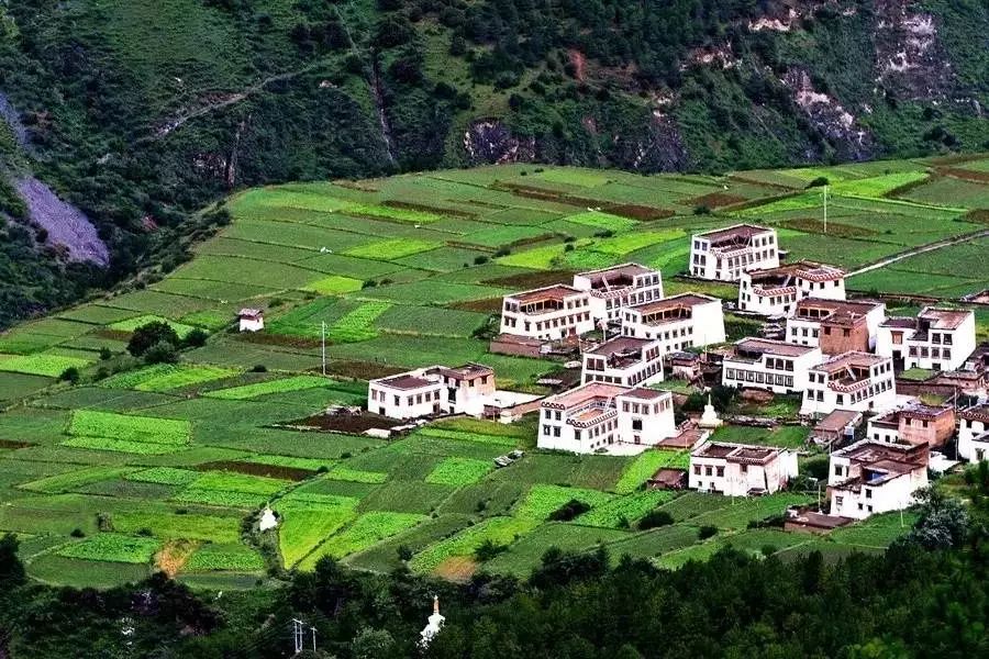 國慶去哪里玩，成都租車自駕去川西，一個景色媲美西藏的地方